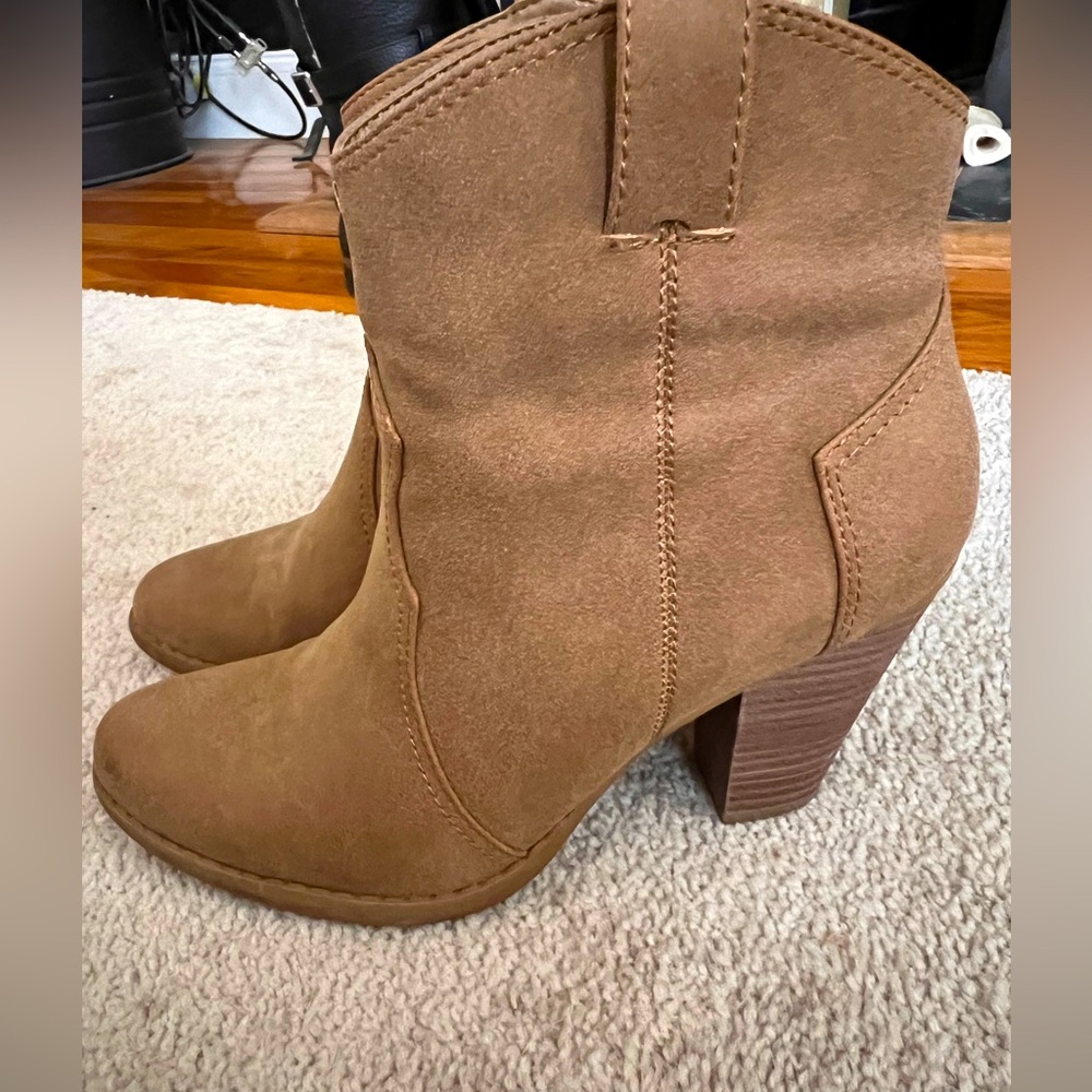 American Eagle cowboy bootie